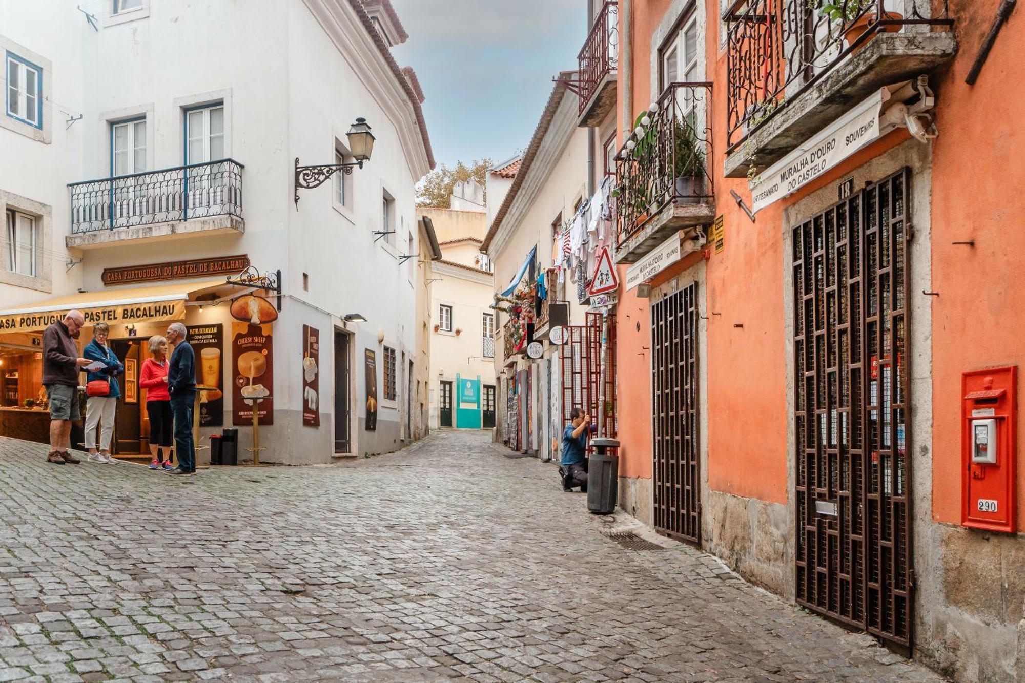 Stylish Getaway In A Mezzanine Flat By The Castle Leilighet Lisboa Eksteriør bilde