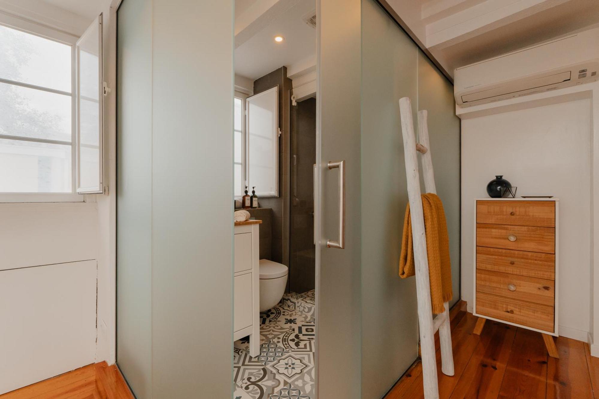 Stylish Getaway In A Mezzanine Flat By The Castle Leilighet Lisboa Eksteriør bilde