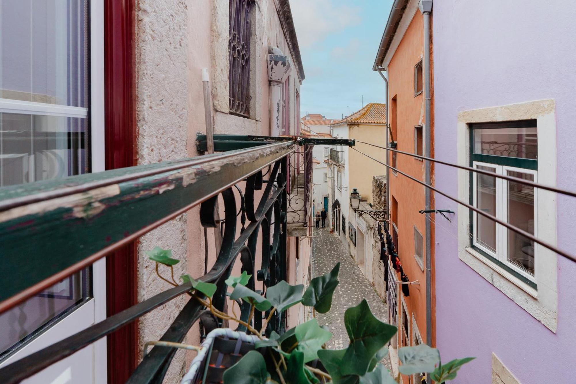 Stylish Getaway In A Mezzanine Flat By The Castle Leilighet Lisboa Eksteriør bilde