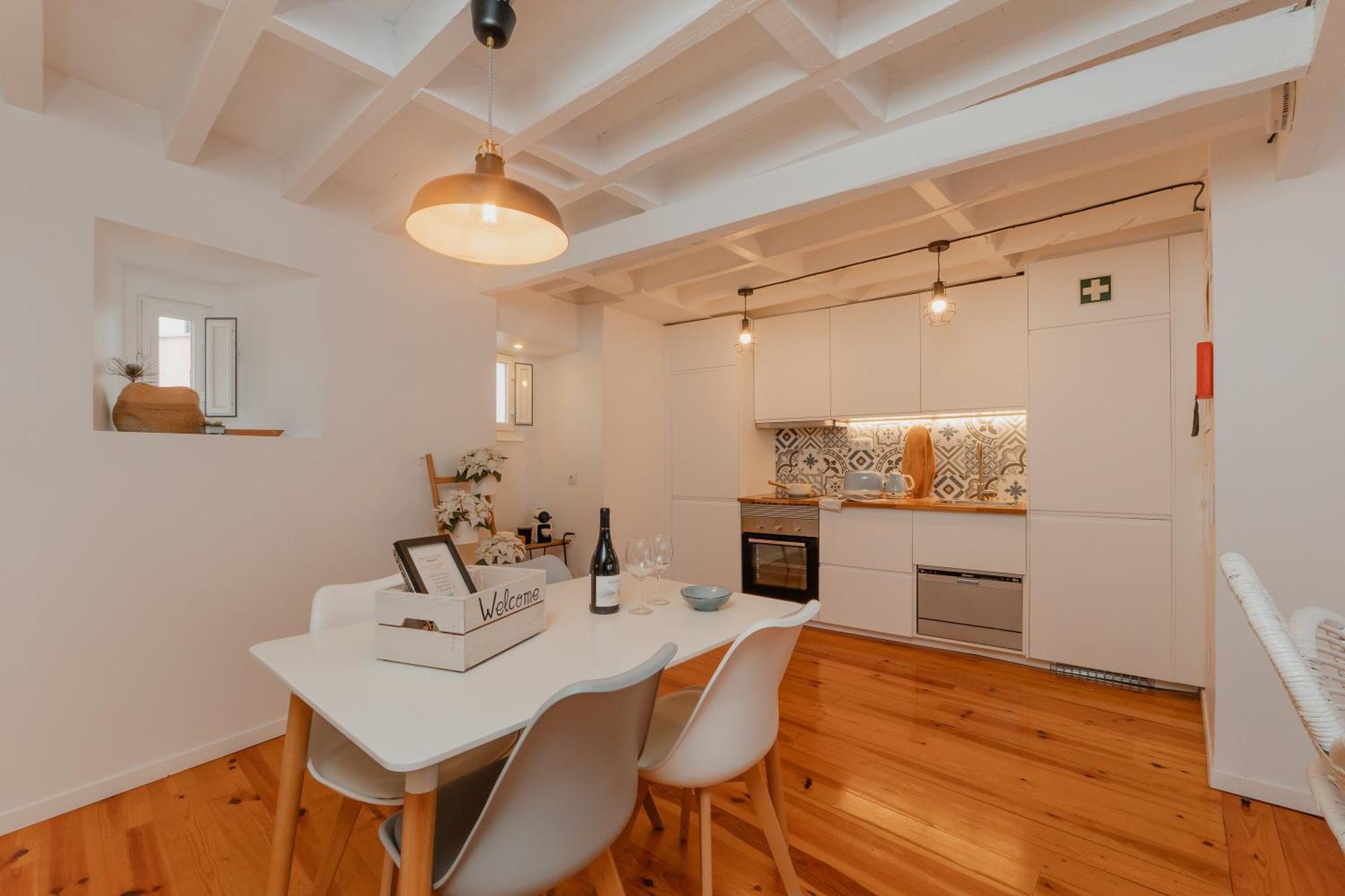 Stylish Getaway In A Mezzanine Flat By The Castle Leilighet Lisboa Eksteriør bilde